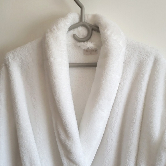 Cozy Soft white Robe M NWOT - Picture 2 of 8